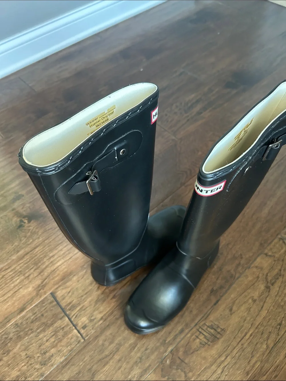 Hunter women’s size 8 Black Matte Tall Rain Boots with Logo